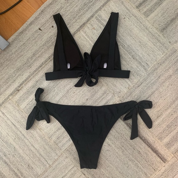 Shein black and white lace detailing 2 piece bikini size small - Picture 3 of 3